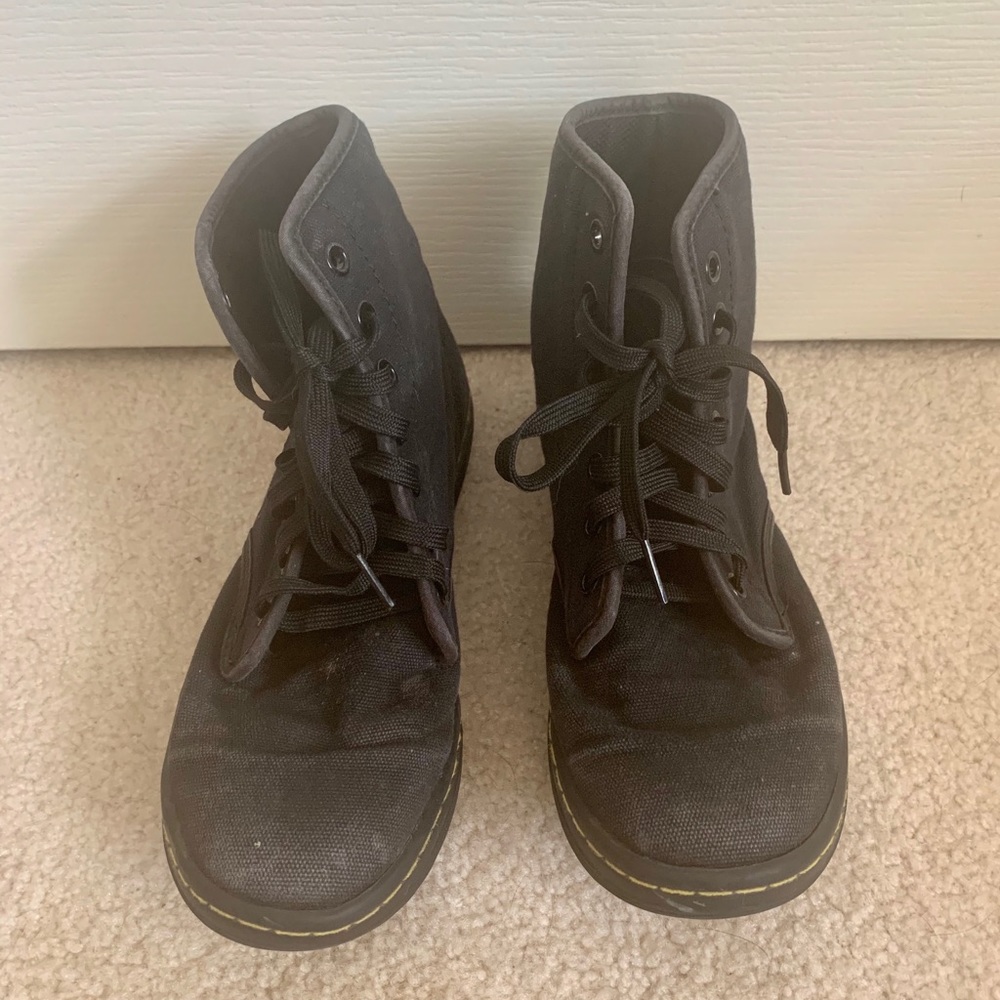 Dr. Marten Shoreditch Canvas Boots